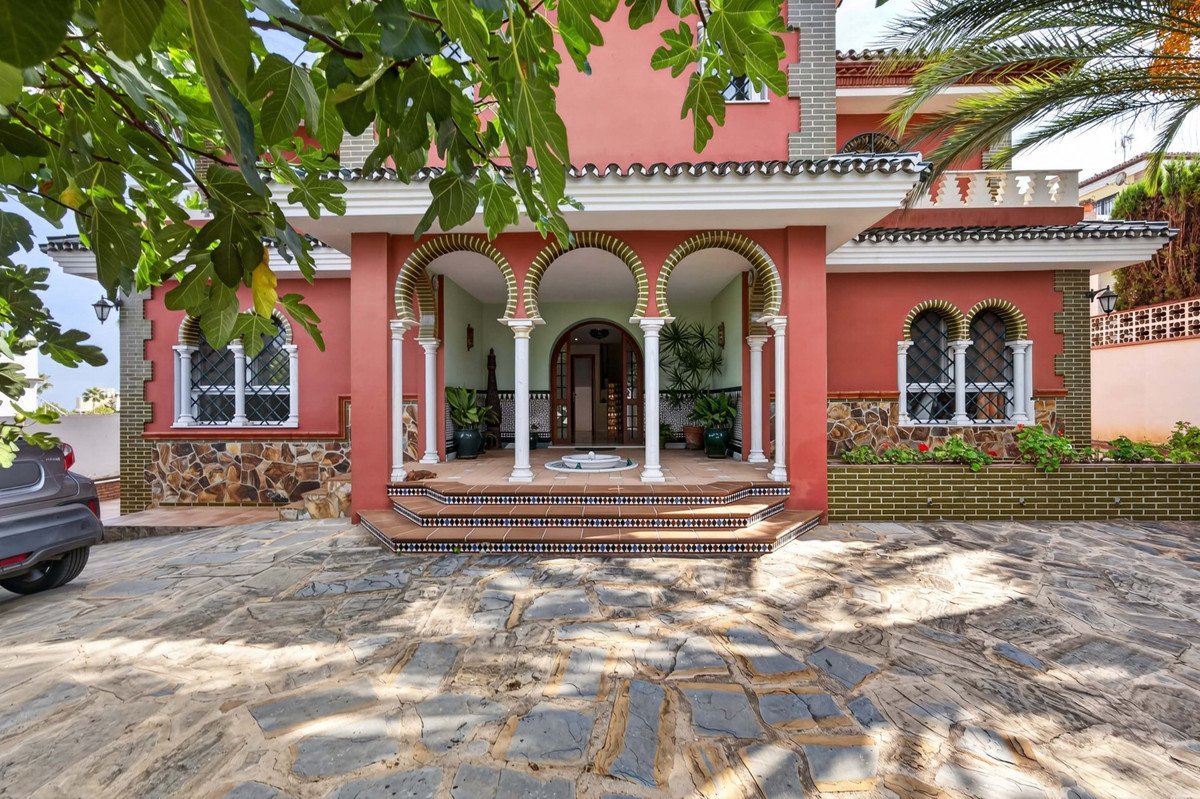 3 Bed Detached Villa in Churriana