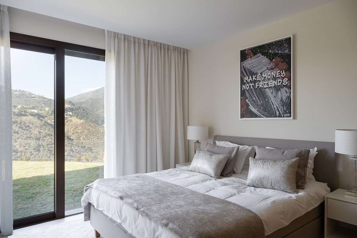 3 Bed Ground Floor Apartment in Benahavís