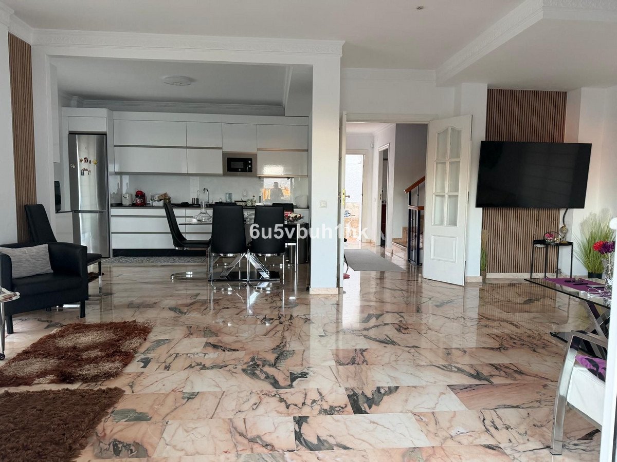 5 Bed Detached Villa in Fuengirola