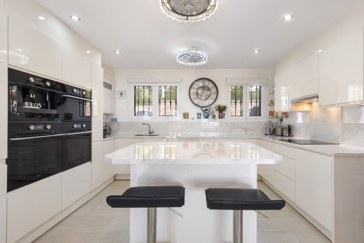 4 Bed Semi-Detached House in La Duquesa