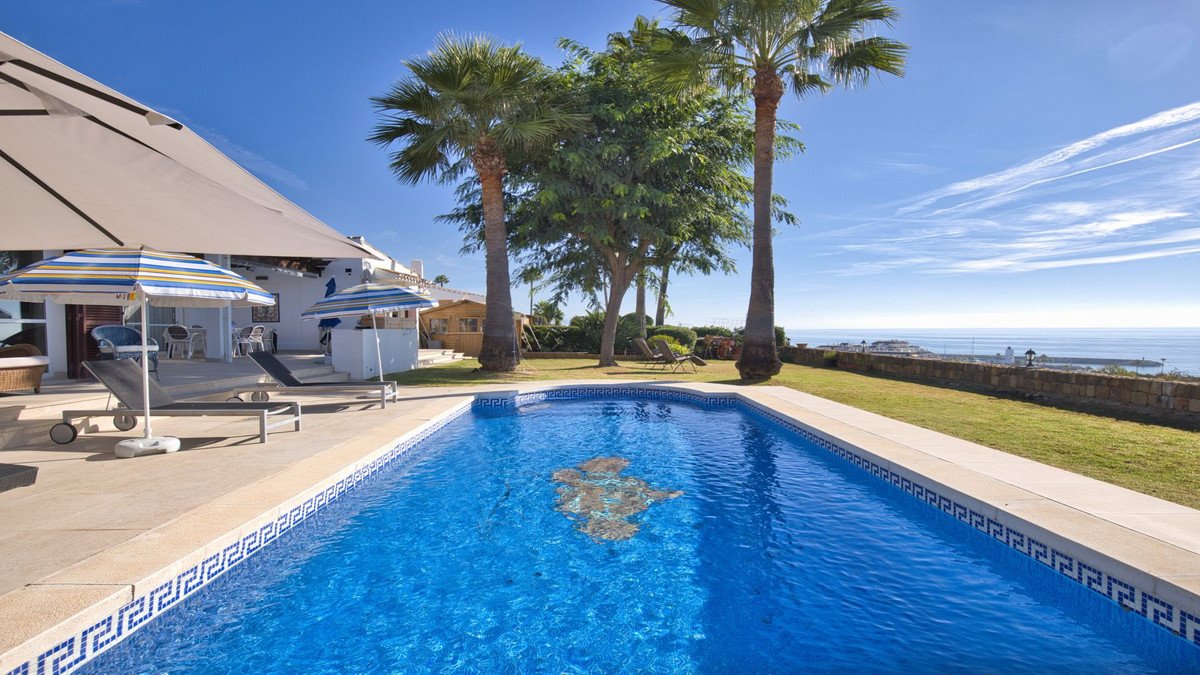 4 Bed Semi-Detached House in La Duquesa