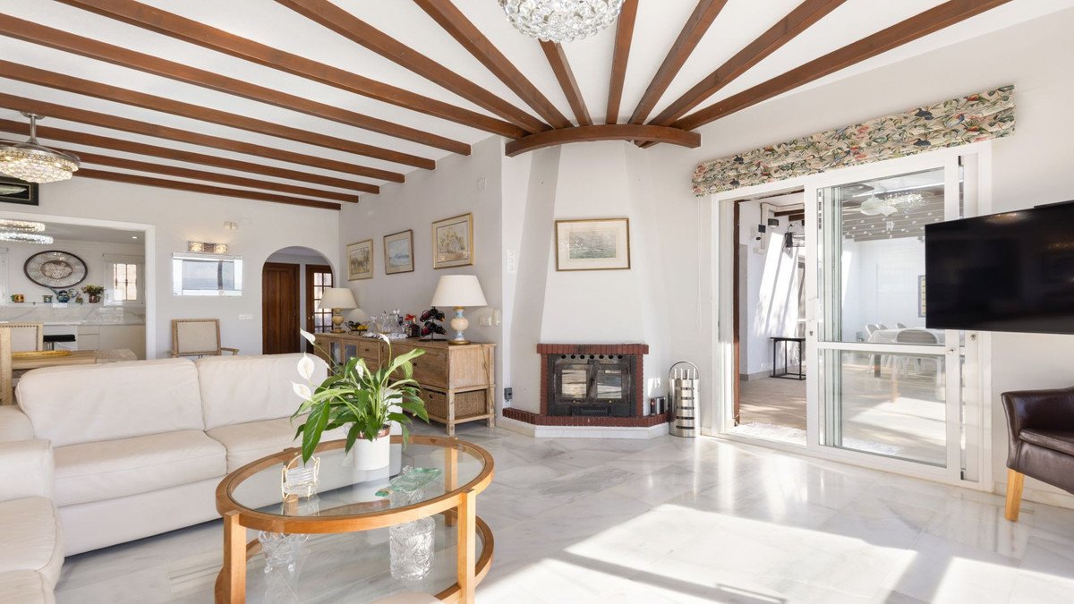 4 Bed Semi-Detached House in La Duquesa
