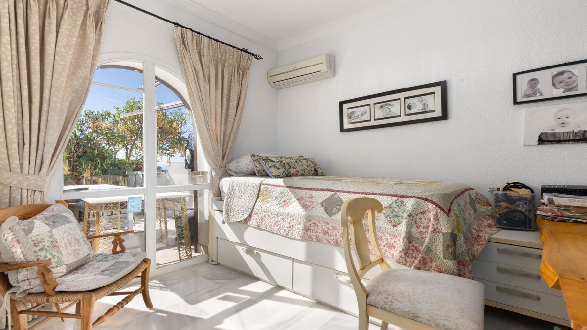 4 Bed Semi-Detached House in La Duquesa