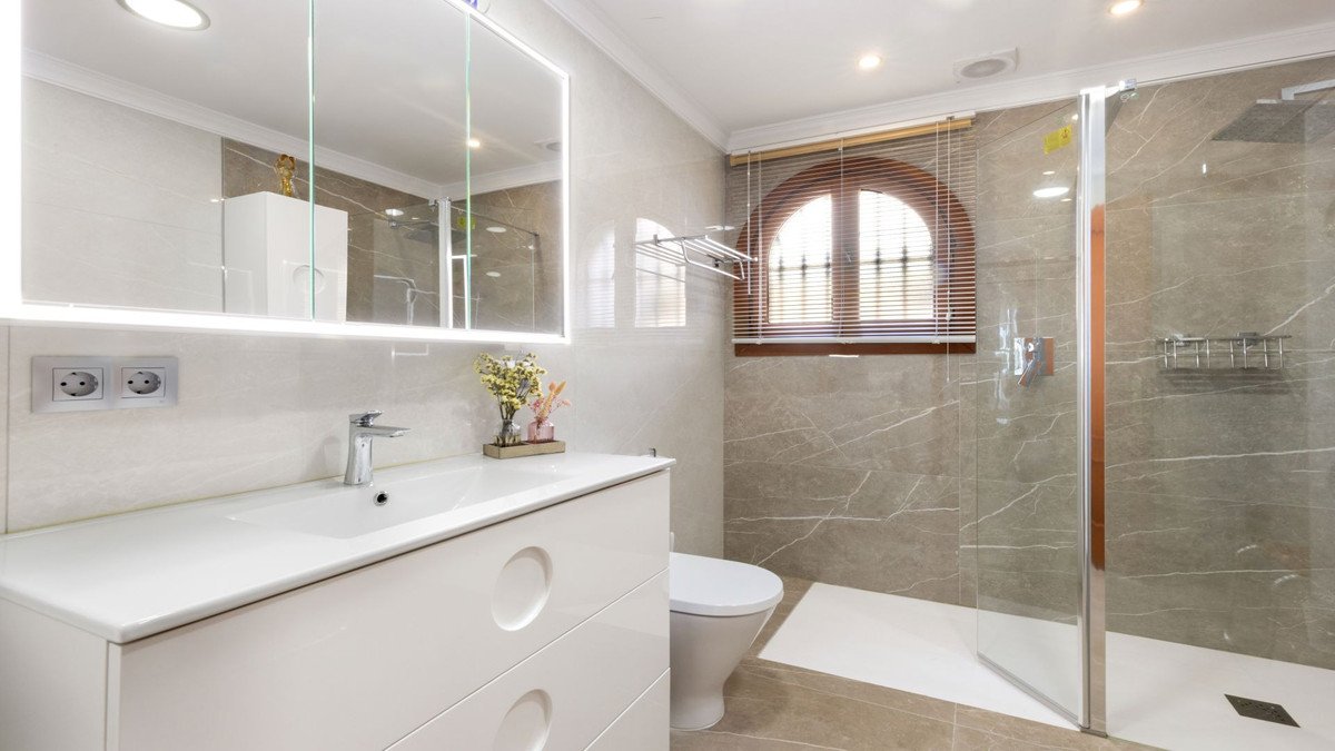 4 Bed Semi-Detached House in La Duquesa