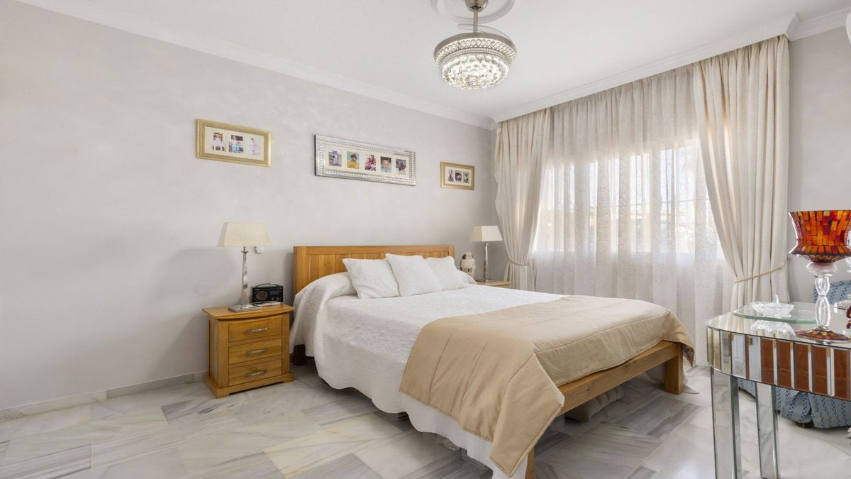 4 Bed Semi-Detached House in La Duquesa