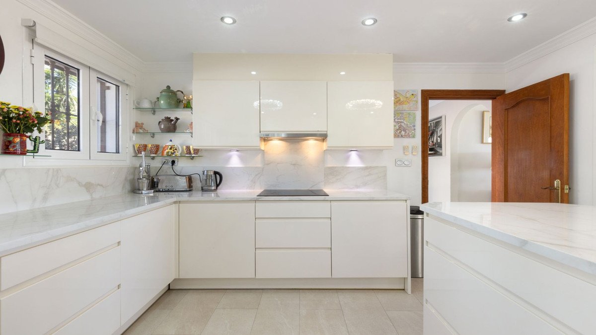 4 Bed Semi-Detached House in La Duquesa