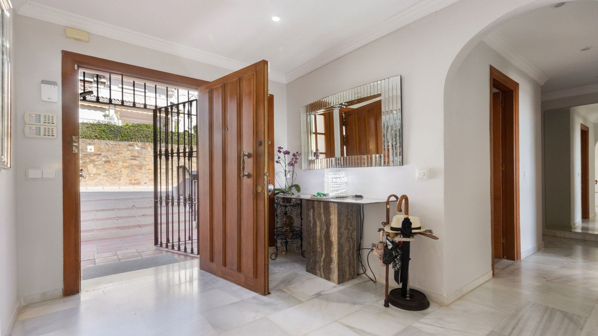 4 Bed Semi-Detached House in La Duquesa