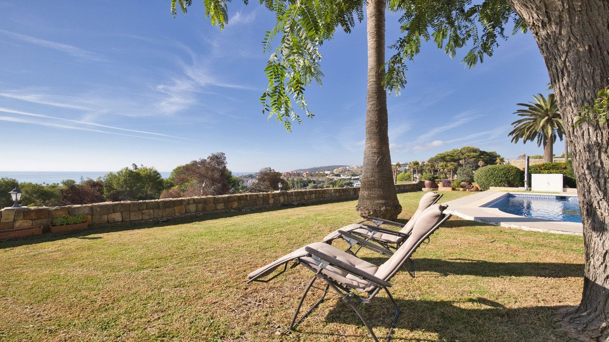4 Bed Semi-Detached House in La Duquesa