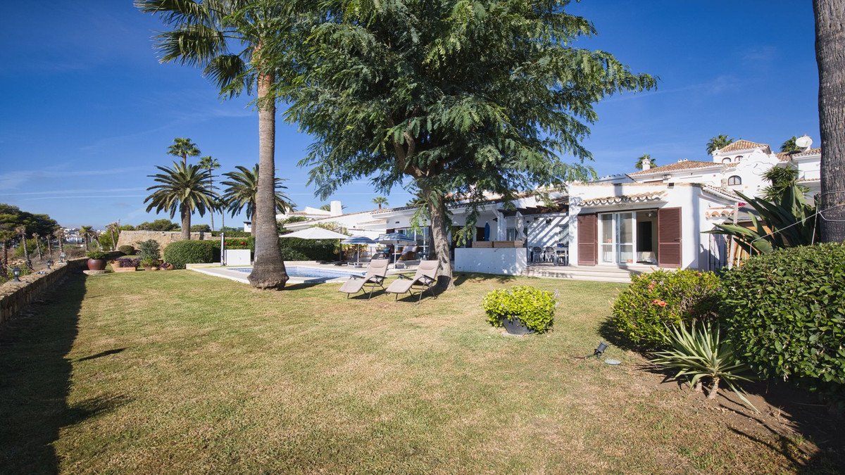 4 Bed Semi-Detached House in La Duquesa