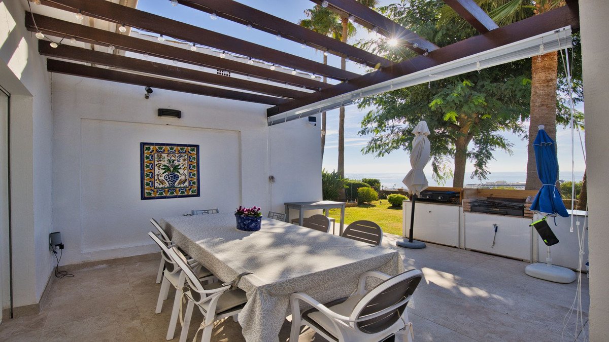 4 Bed Semi-Detached House in La Duquesa