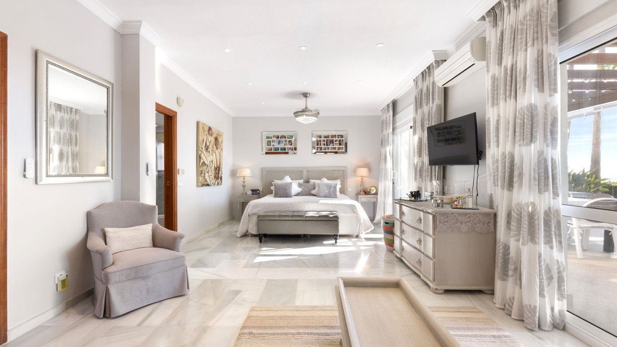 4 Bed Semi-Detached House in La Duquesa