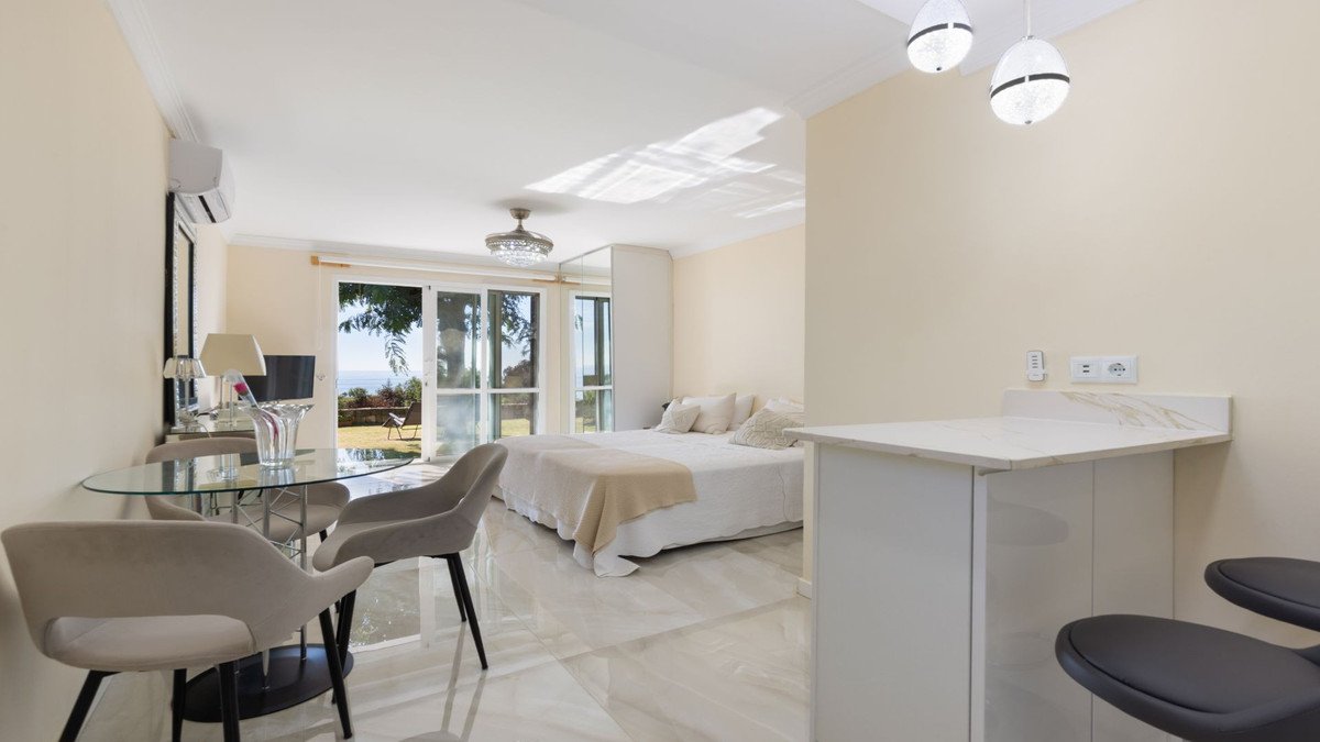 4 Bed Semi-Detached House in La Duquesa