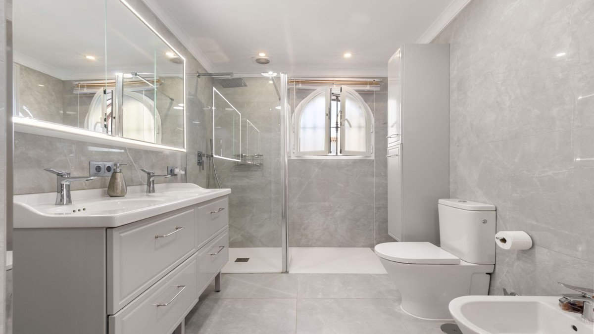 4 Bed Semi-Detached House in La Duquesa