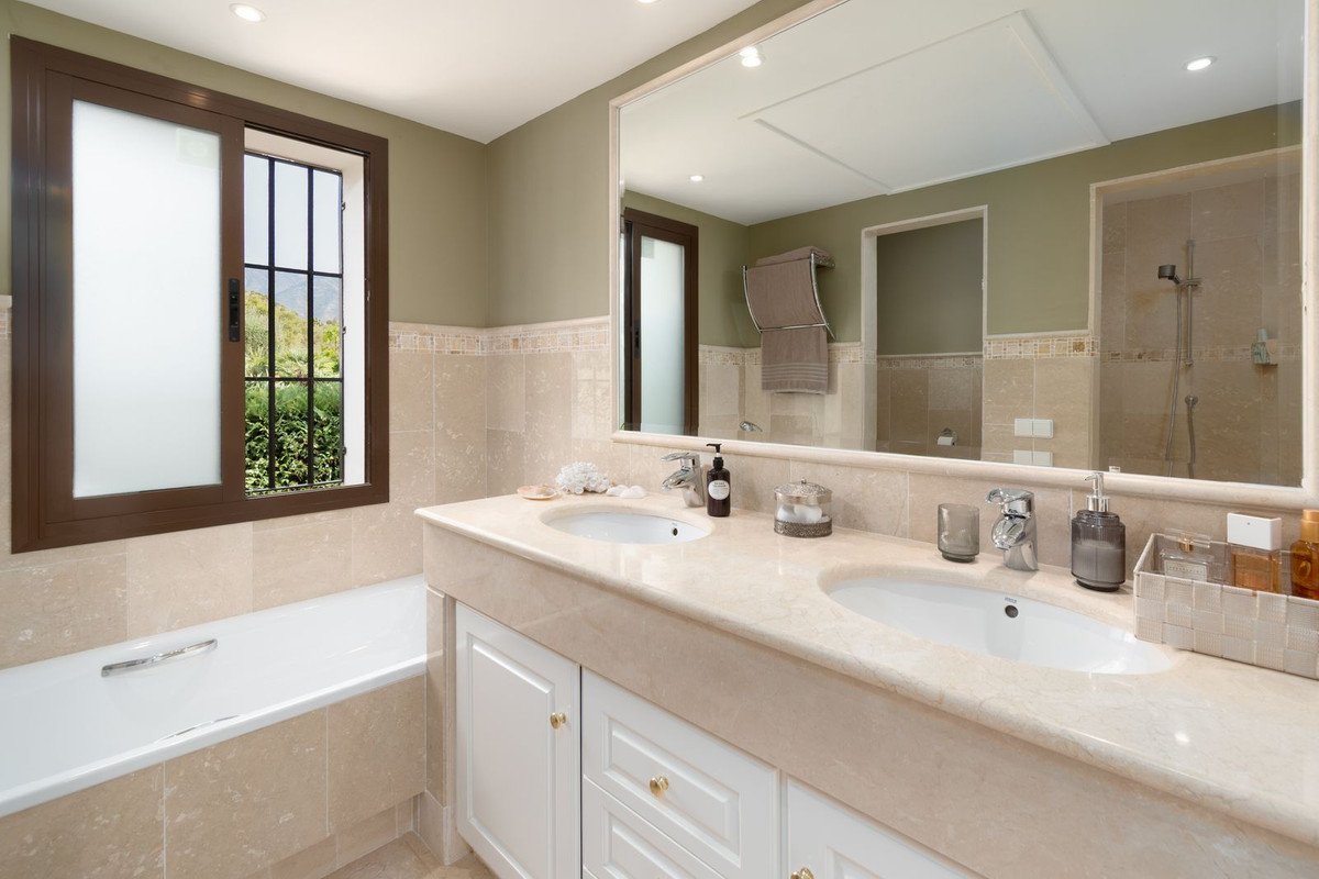 5 Bed Detached Villa in Mijas Golf