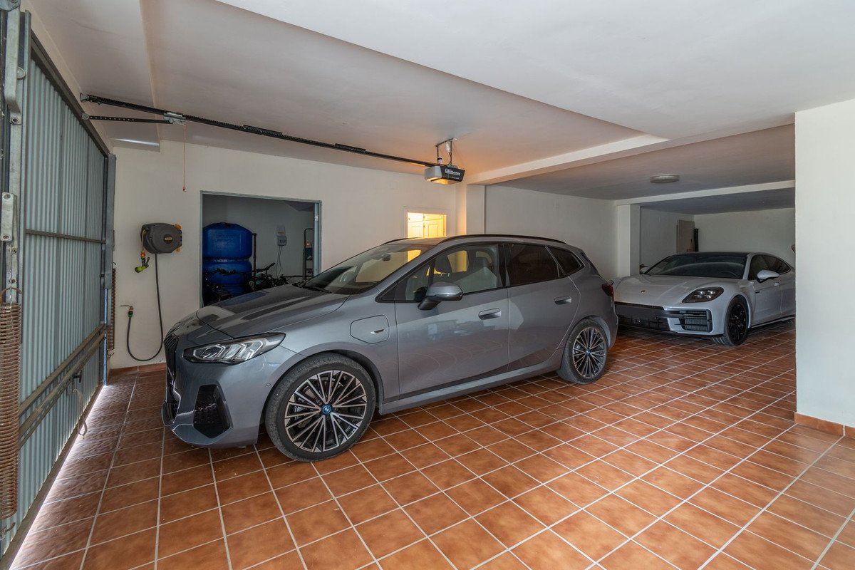 5 Bed Detached Villa in Mijas Golf