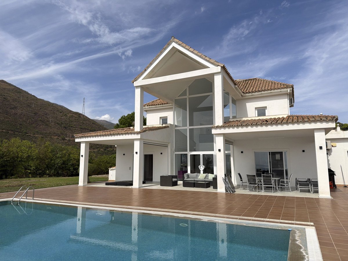 4 Bed Detached Villa in Estepona