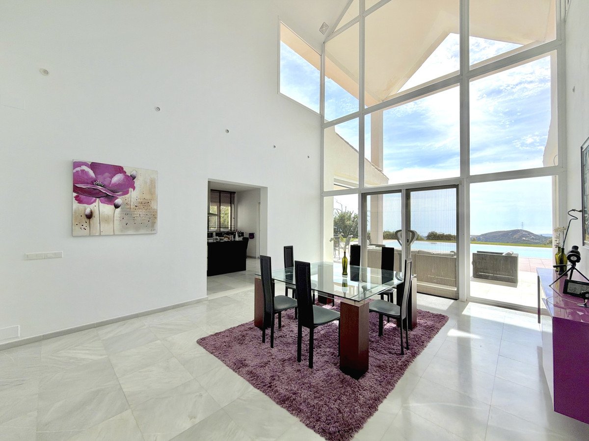 4 Bed Detached Villa in Estepona
