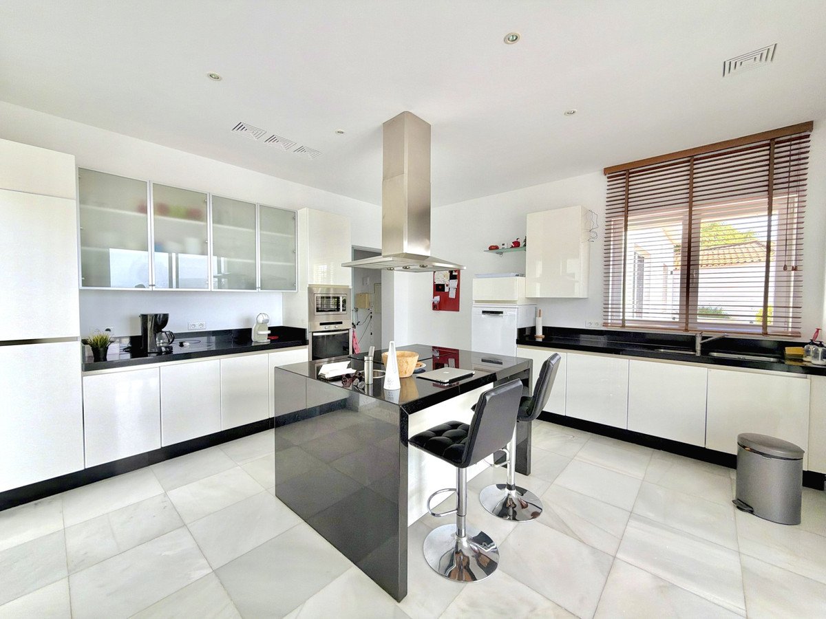 4 Bed Detached Villa in Estepona