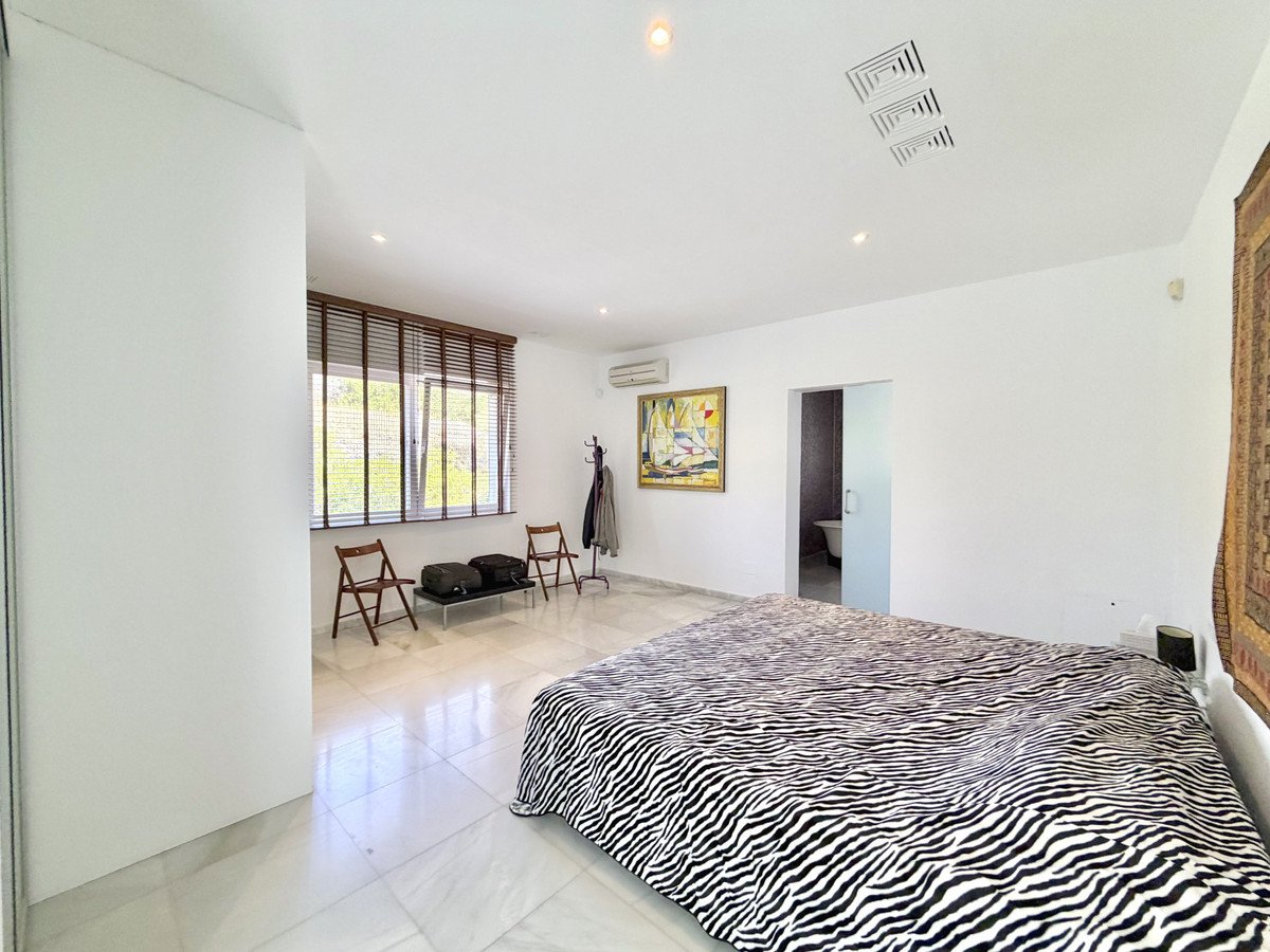 4 Bed Detached Villa in Estepona