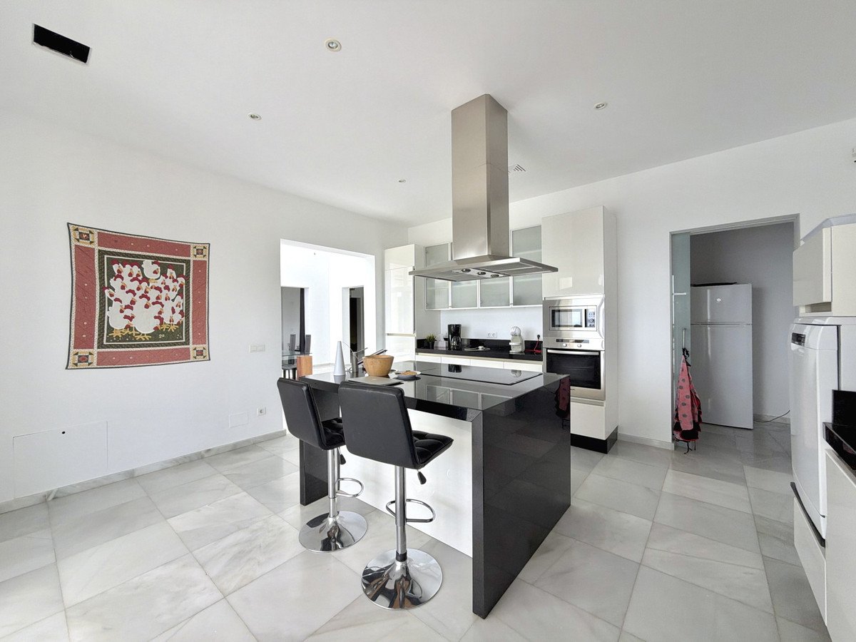 4 Bed Detached Villa in Estepona