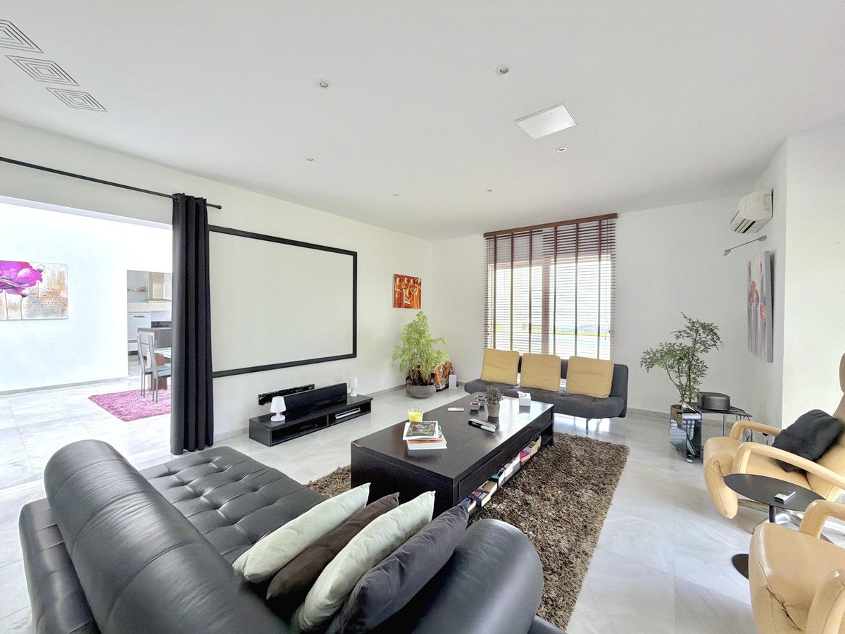 4 Bed Detached Villa in Estepona