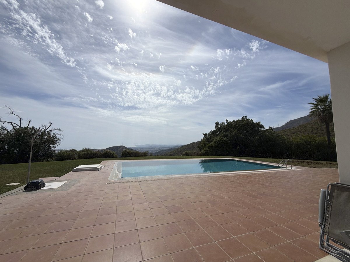 4 Bed Detached Villa in Estepona