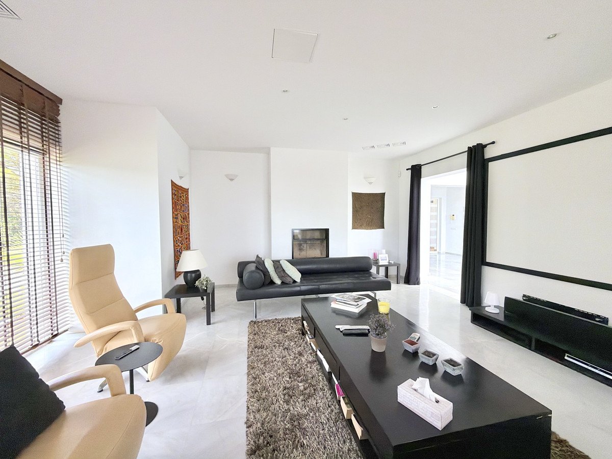 4 Bed Detached Villa in Estepona