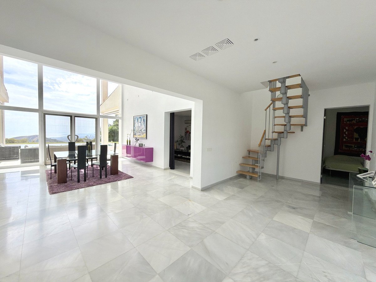 4 Bed Detached Villa in Estepona