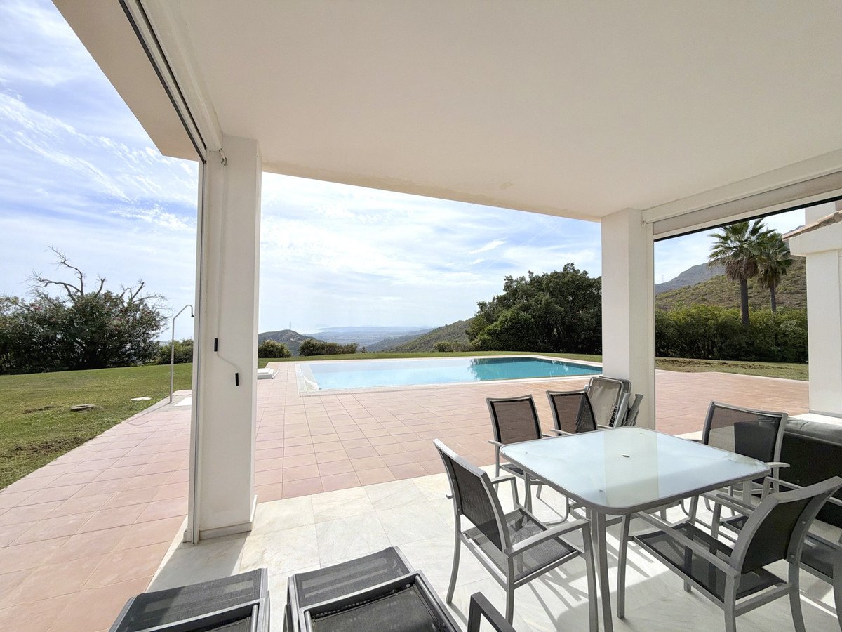 4 Bed Detached Villa in Estepona