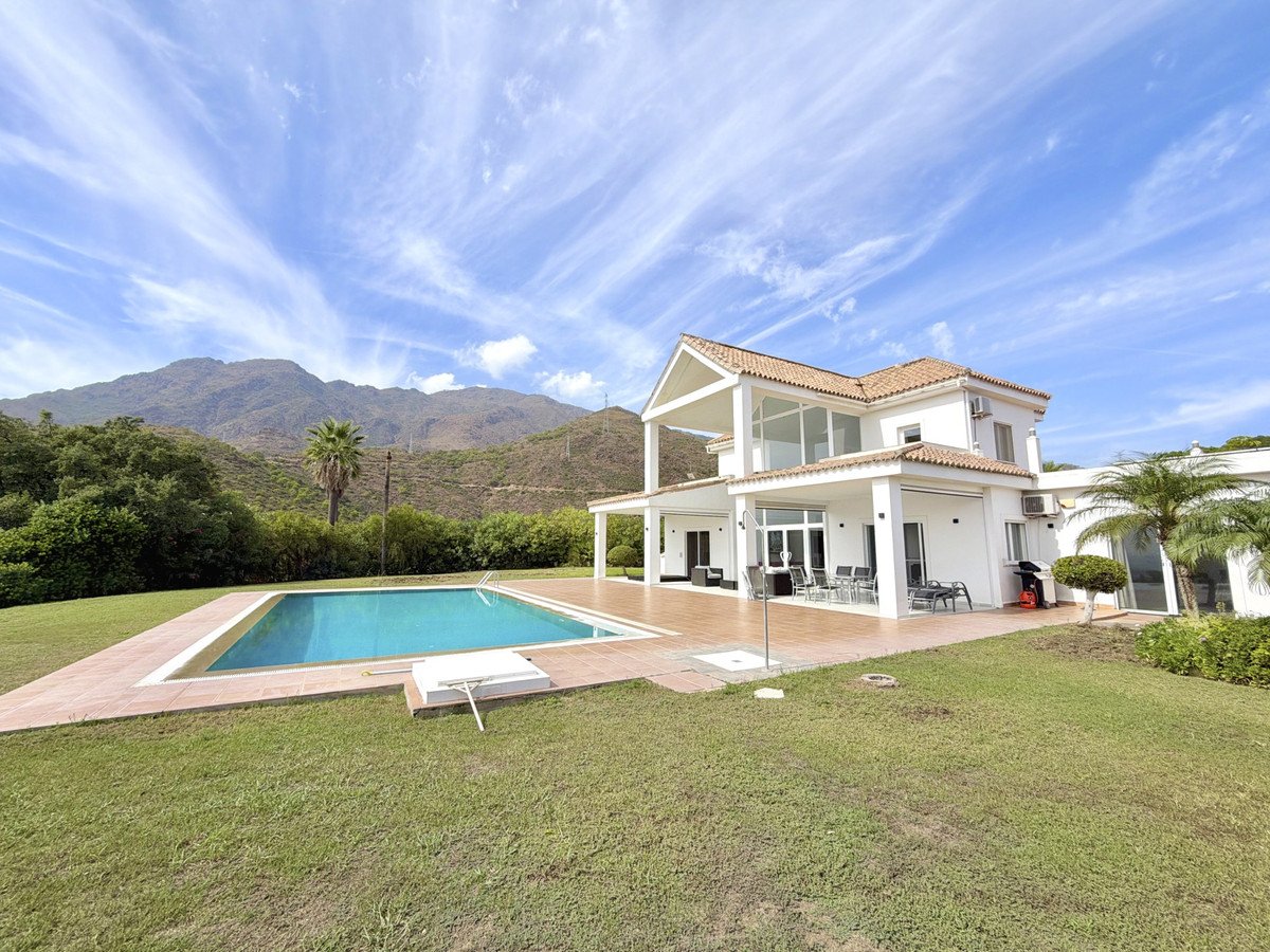 4 Bed Detached Villa in Estepona