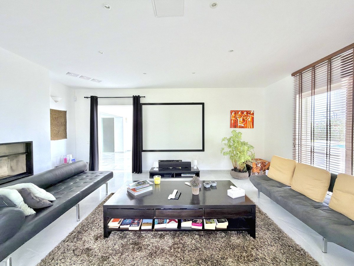 4 Bed Detached Villa in Estepona