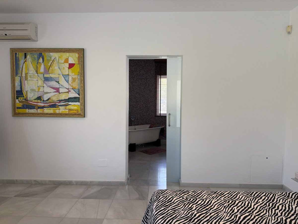 4 Bed Detached Villa in Estepona