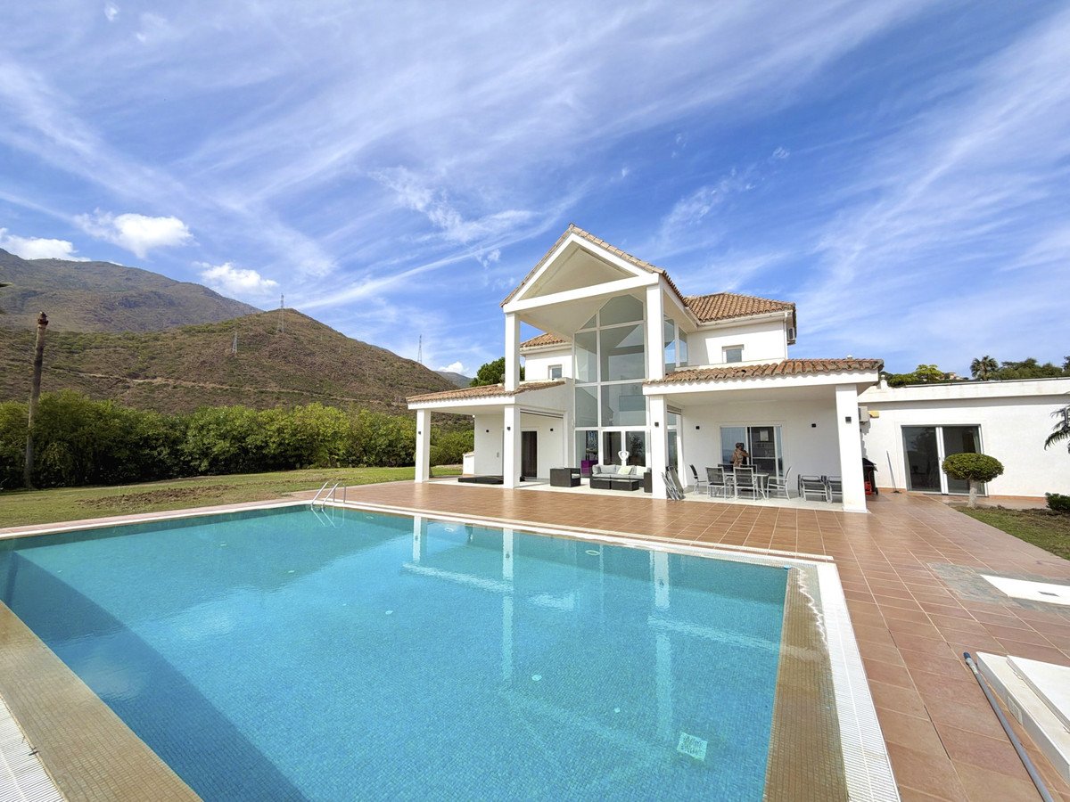 4 Bed Detached Villa in Estepona