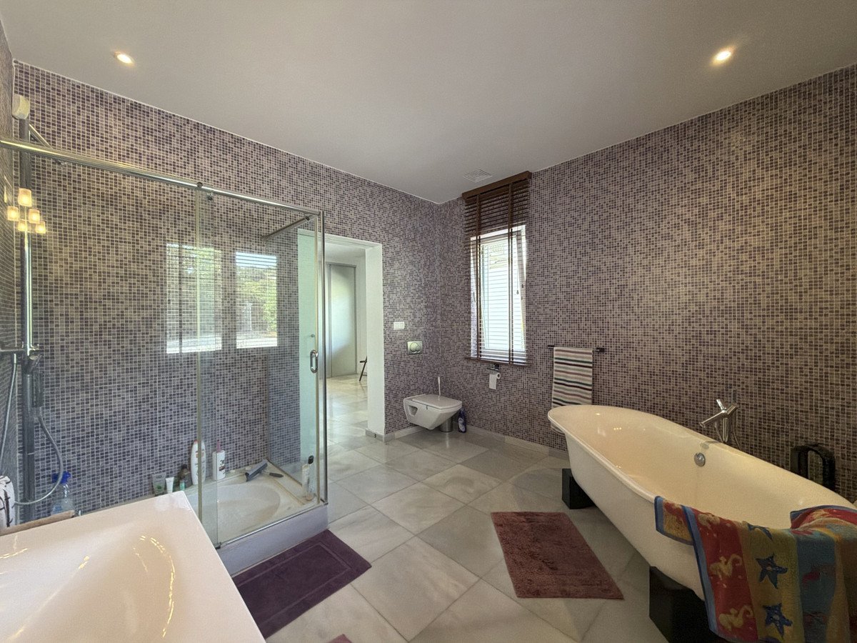 4 Bed Detached Villa in Estepona
