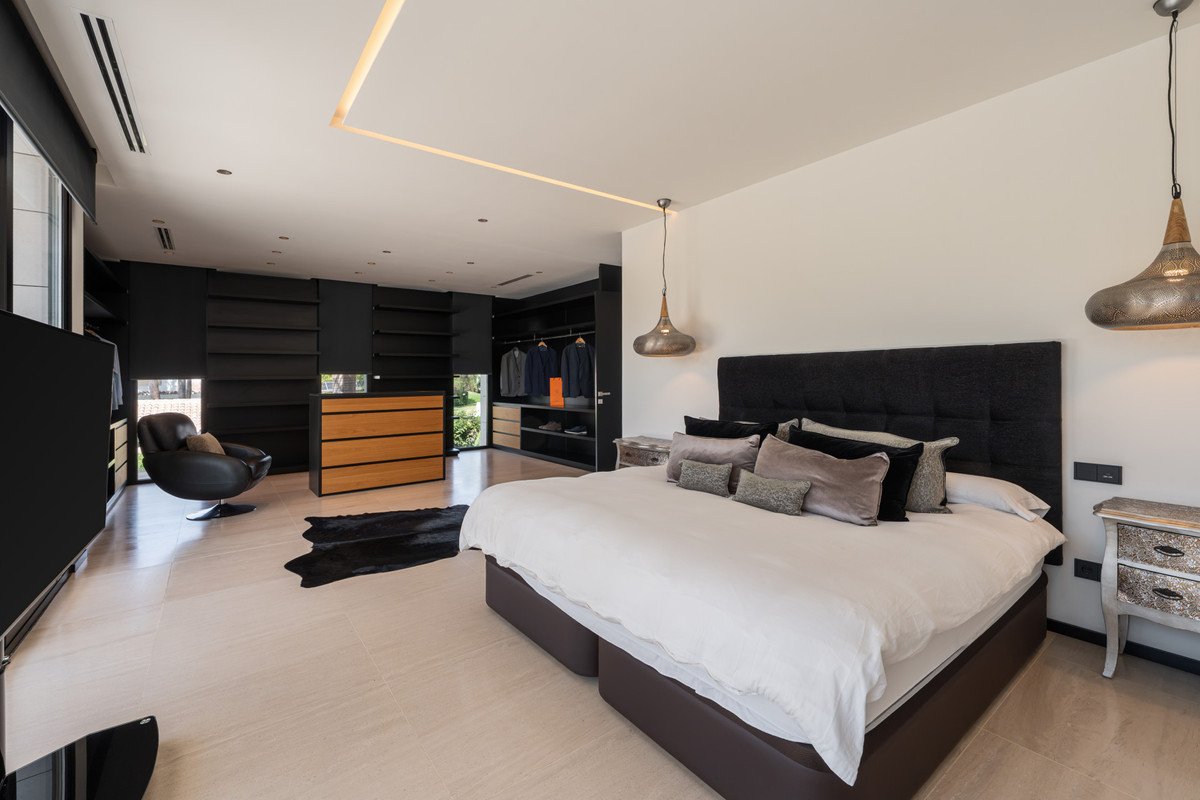6 Bed Detached Villa in Nueva Andalucía