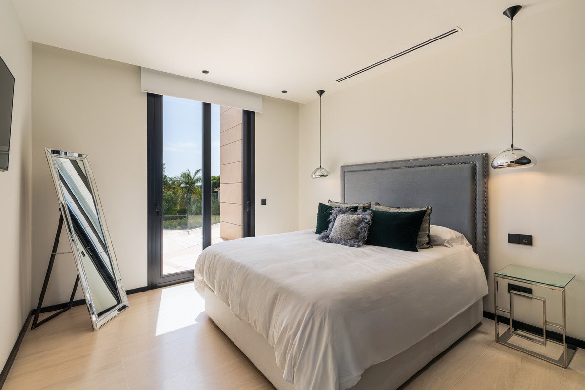 6 Bed Detached Villa in Nueva Andalucía