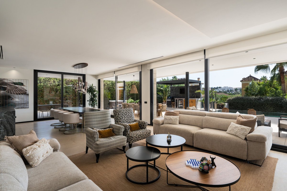 6 Bed Detached Villa in Nueva Andalucía