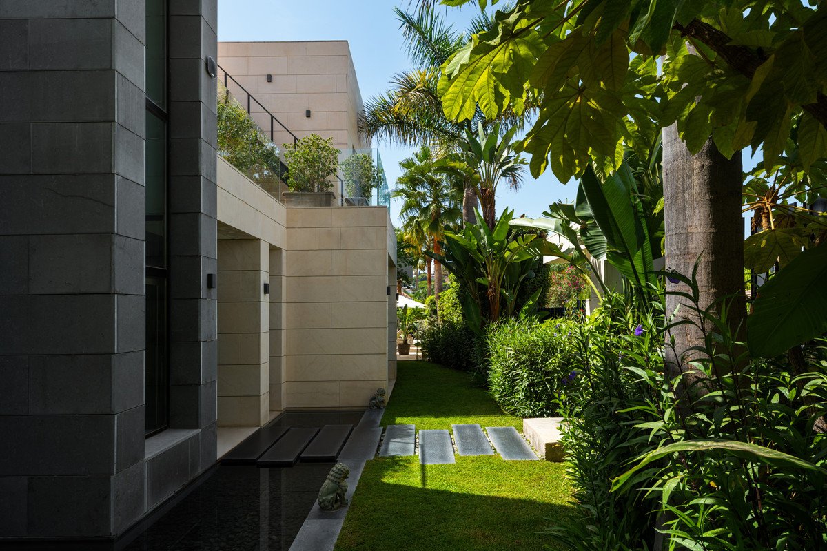 6 Bed Detached Villa in Nueva Andalucía