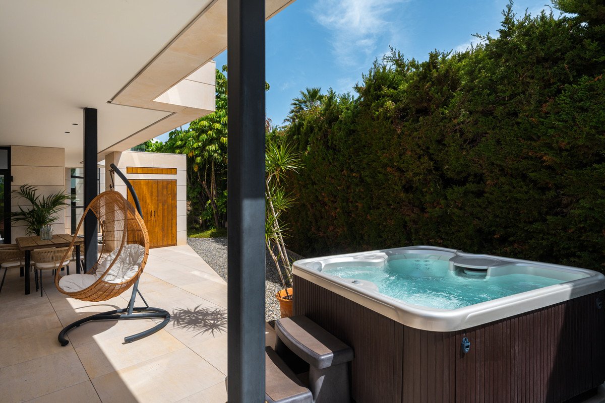 6 Bed Detached Villa in Nueva Andalucía