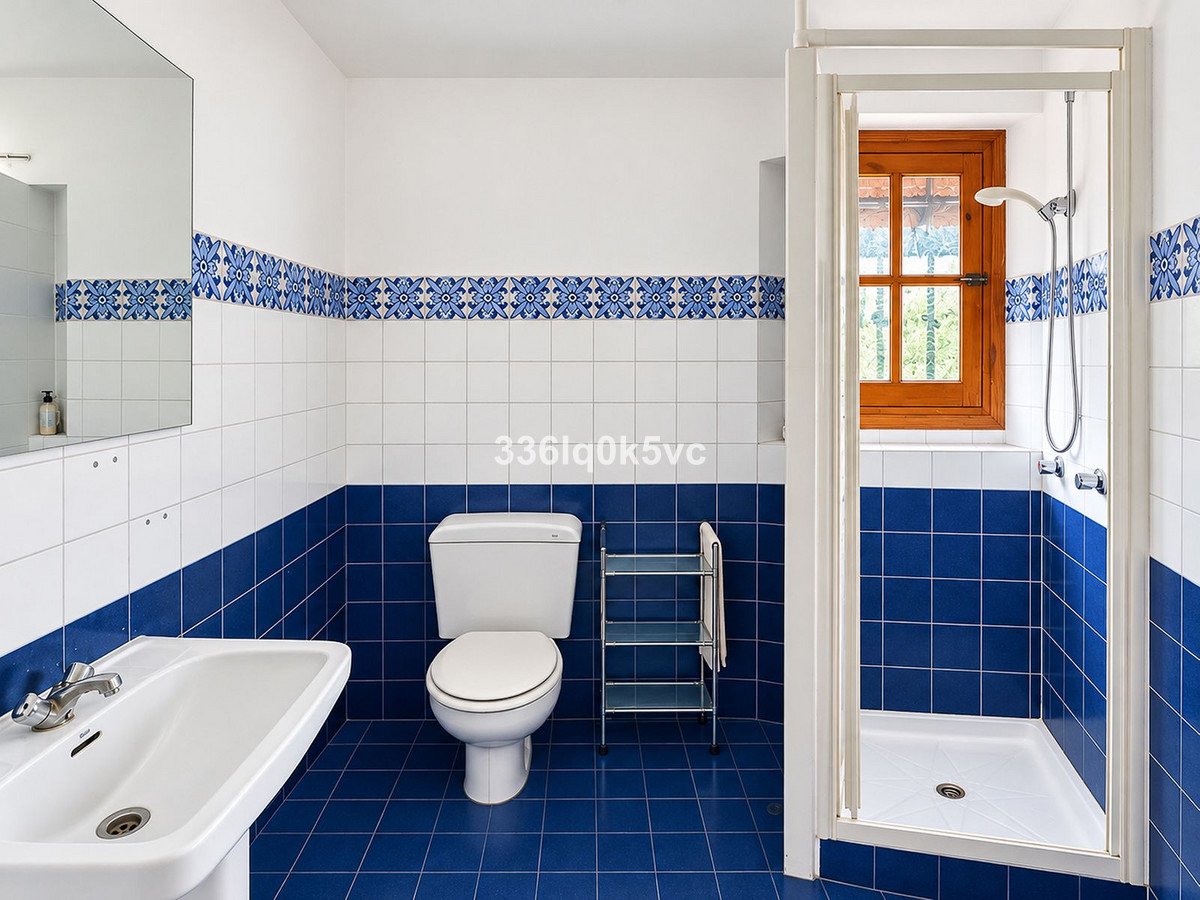 2 Bed Top Floor Apartment in Benahavís