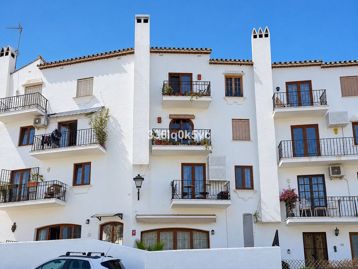 2 Bed Top Floor Apartment in Benahavís