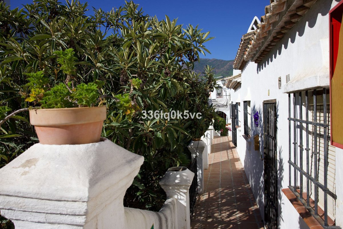 2 Bed Top Floor Apartment in Benahavís