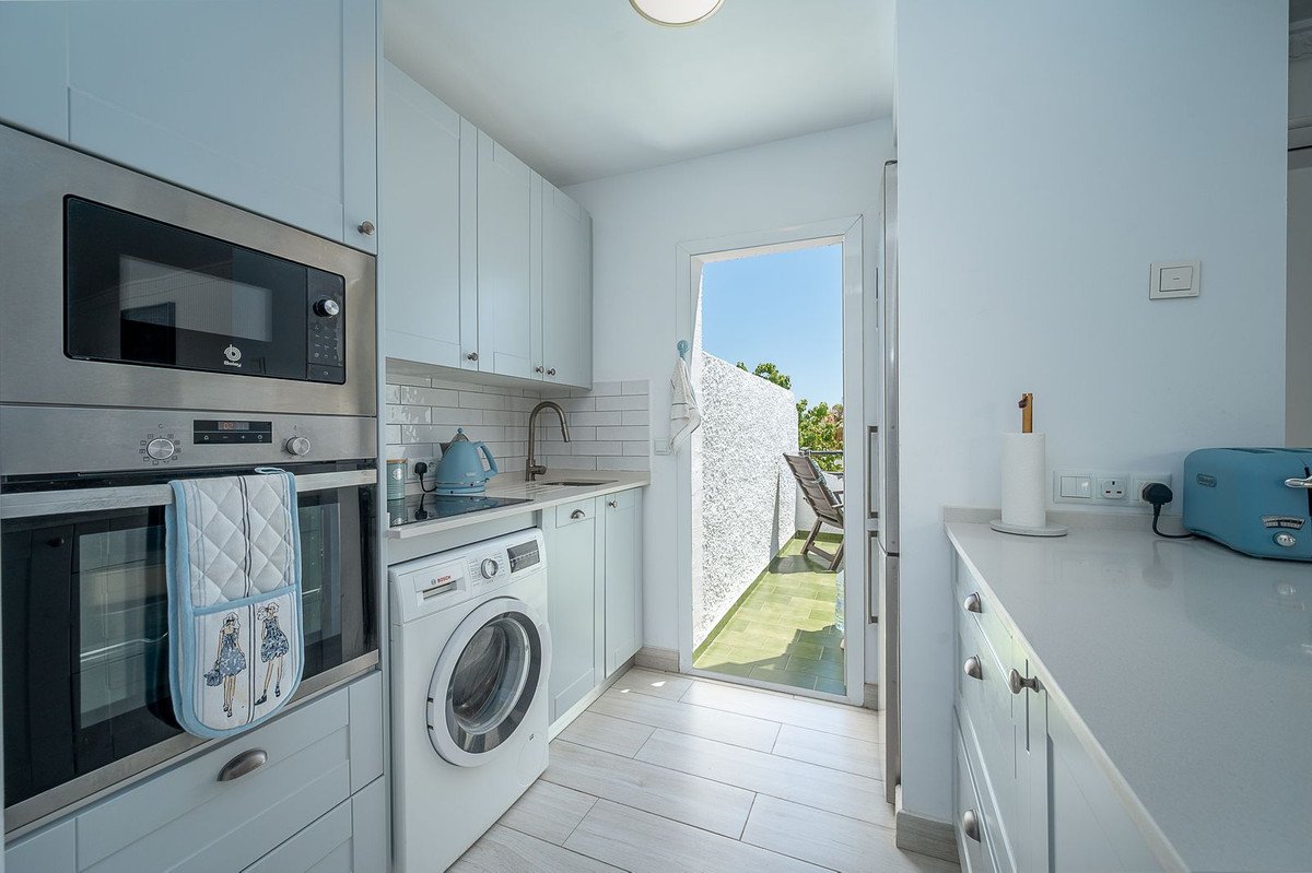 2 Bed Middle Floor Apartment in El Faro