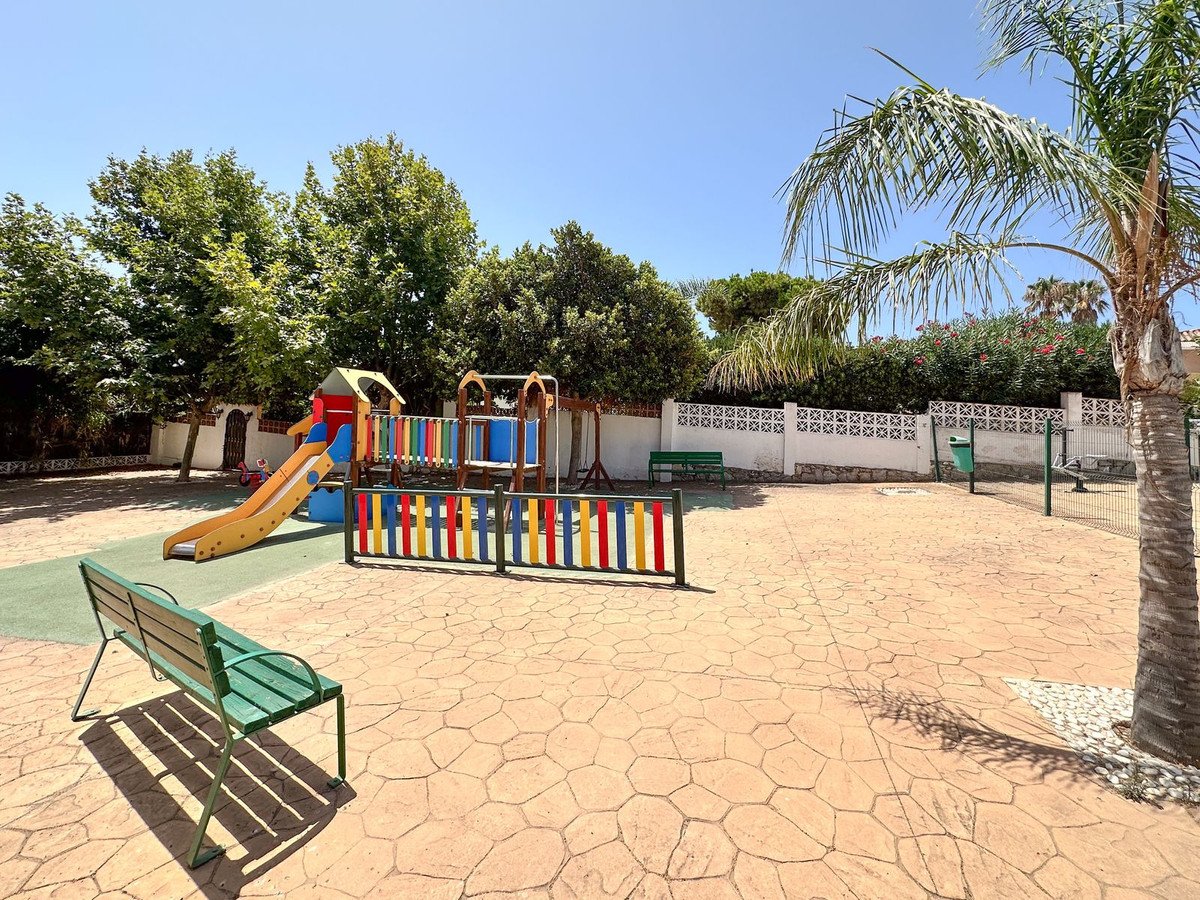 2 Bed Middle Floor Apartment in El Faro