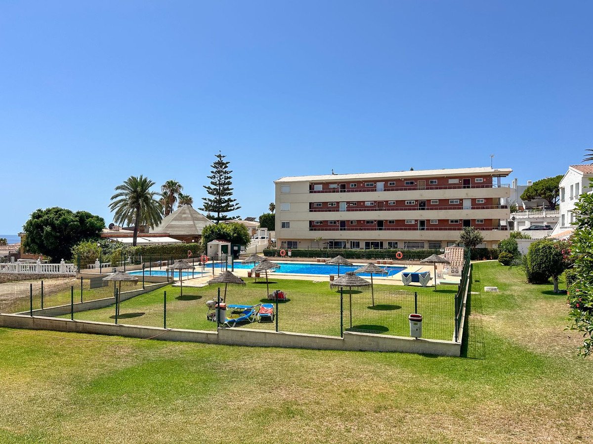 2 Bed Middle Floor Apartment in El Faro