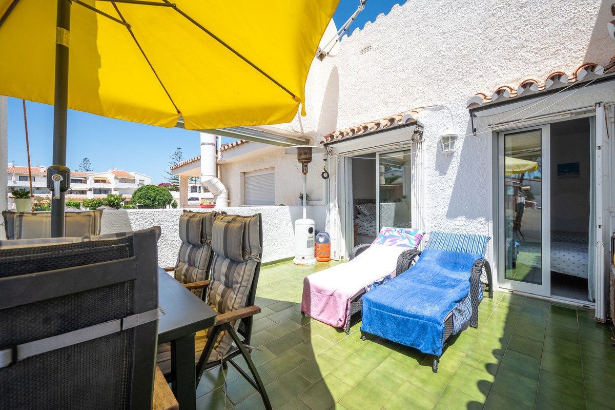 2 Bed Middle Floor Apartment in El Faro