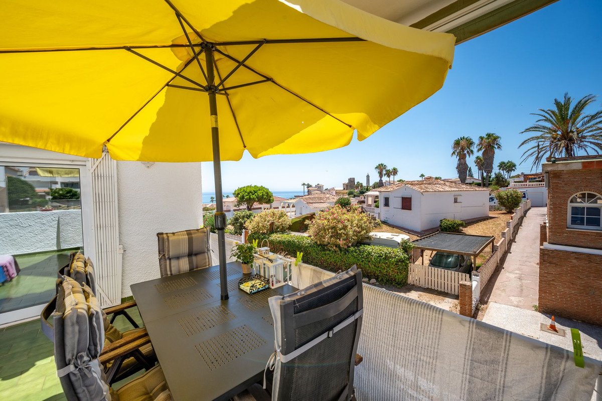 2 Bed Middle Floor Apartment in El Faro