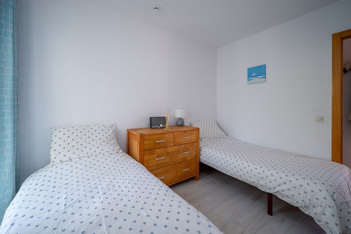 2 Bed Middle Floor Apartment in El Faro