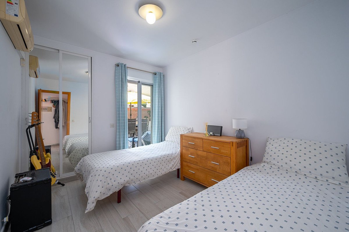 2 Bed Middle Floor Apartment in El Faro