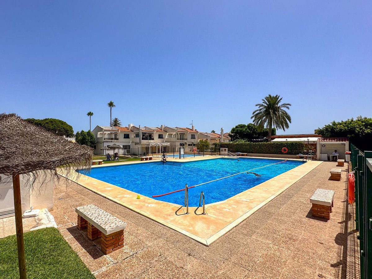 2 Bed Middle Floor Apartment in El Faro